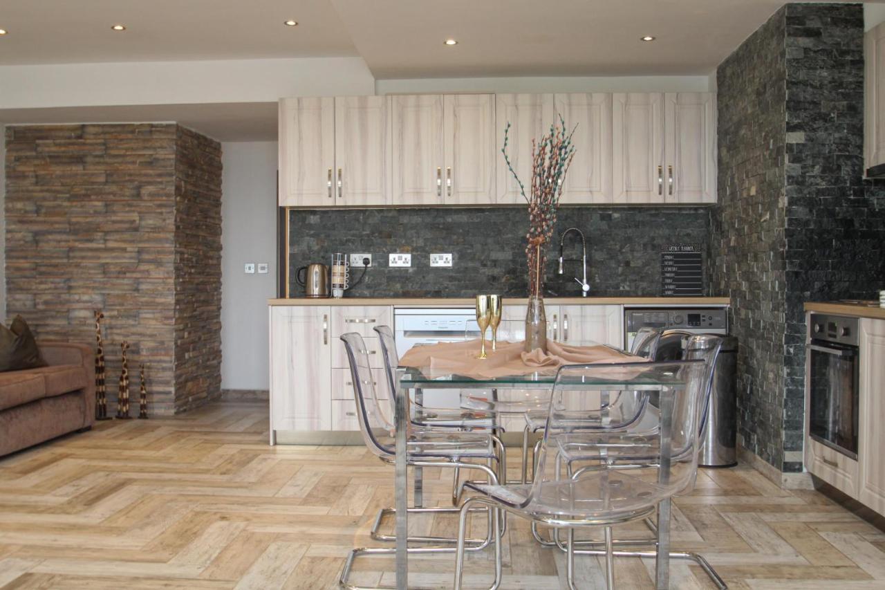 Апартаменты Lavish 2 Bed Sleeps 5 Near Lanark Carstairs Экстерьер фото